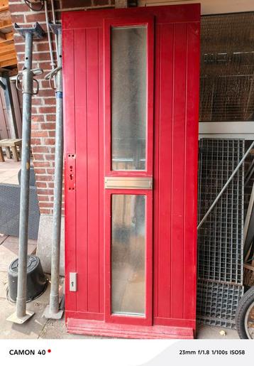 Rode Voordeur met Glas beschikbaar voor biedingen