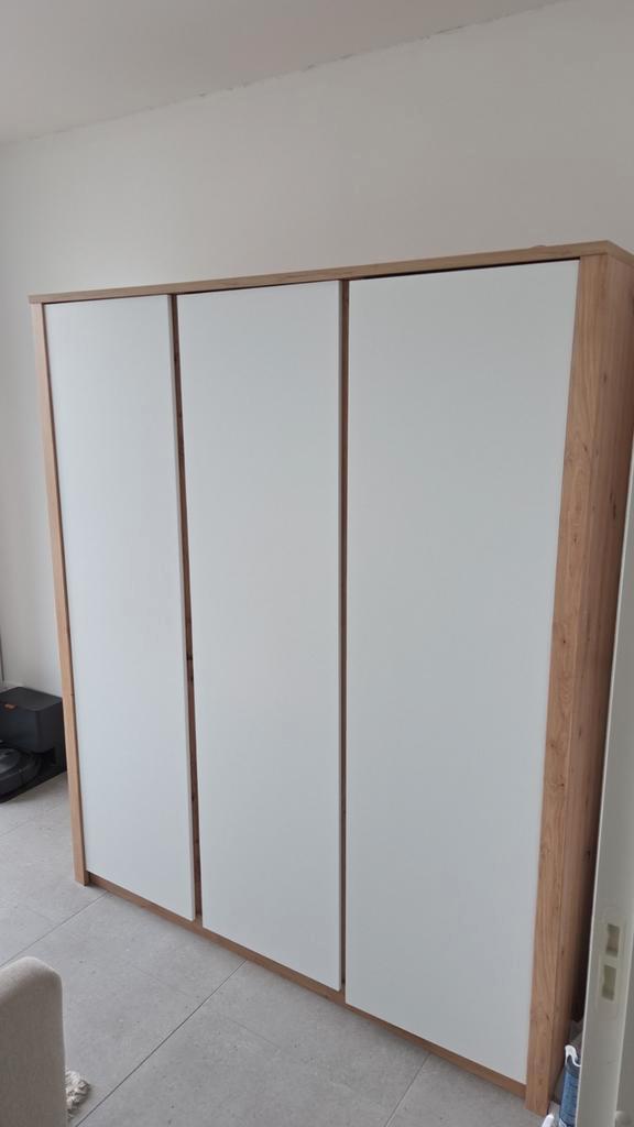 Ruime kledingkast met deuren en planken, Huis en Inrichting, Kasten | Kledingkasten, Zo goed als nieuw, 150 tot 200 cm, 150 tot 200 cm