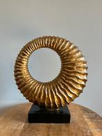 Decoratief beeld goud – Abstract ring op zwarte voet, Ophalen of Verzenden, Zo goed als nieuw