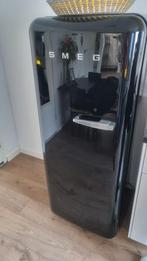 Zwarte Smeg koelkast met kapot deurtje vriesvak, Met vriesvak, Zo goed als nieuw, 45 tot 60 cm, Ophalen