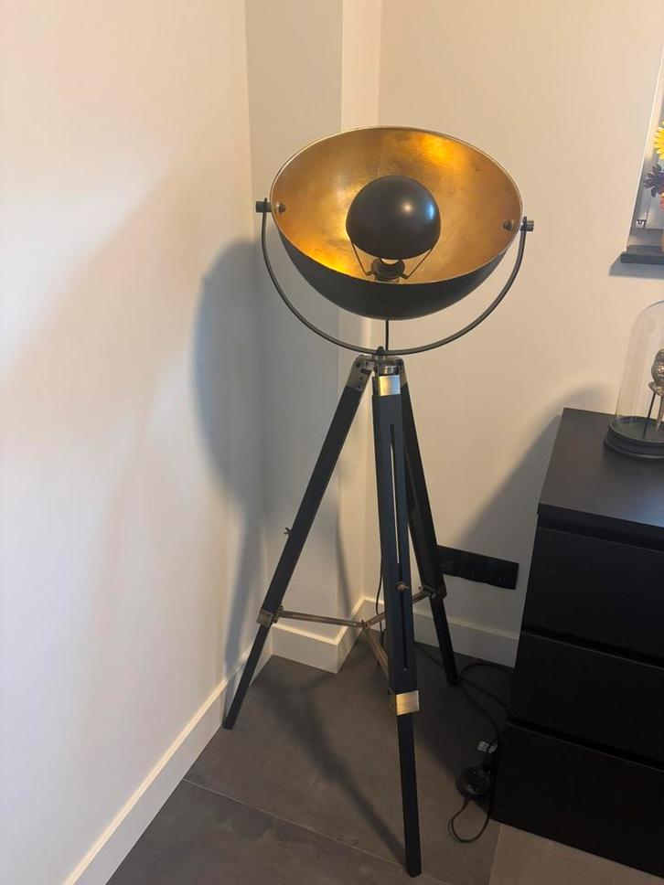 Industriële vloerlamp op driepoot (zwart/goud), Huis en Inrichting, Lampen | Vloerlampen, Zo goed als nieuw, 150 tot 200 cm, Metaal