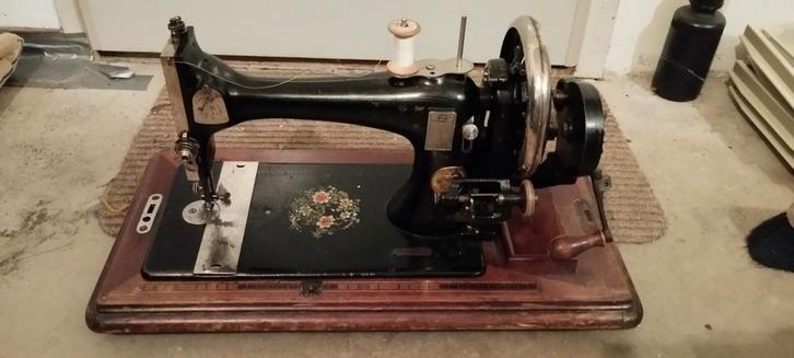 Antieke Naaimachine - Decoratief & Functioneel, Antiek en Kunst, Antiek | Naaimachines, Ophalen