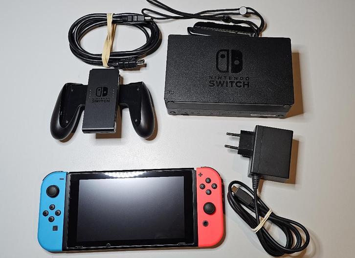 Nintendo switch incl. 40 games in tas, Spelcomputers en Games, Spelcomputers | Nintendo Switch, Zo goed als nieuw, Switch 2019 Upgrade