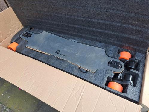 Verreal TTRS elektrisch longboard skateboard, Sport en Fitness, Skateboarden, Zo goed als nieuw, Skateboard, Ophalen