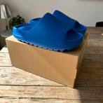 Adidas Yeezy Slide Blauw Azure maat 43, Slippers, Blauw, Nieuw, Ophalen of Verzenden