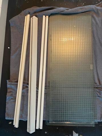 Te koop: Glaslatten/frame + glas beschikbaar voor biedingen