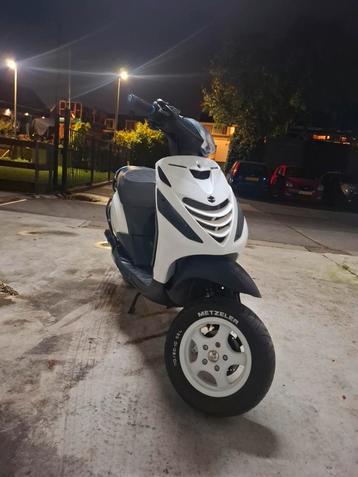 Piaggo zip 50cc 2 takt h2o !!ZOJUIST GESTOLEN!! beschikbaar voor biedingen