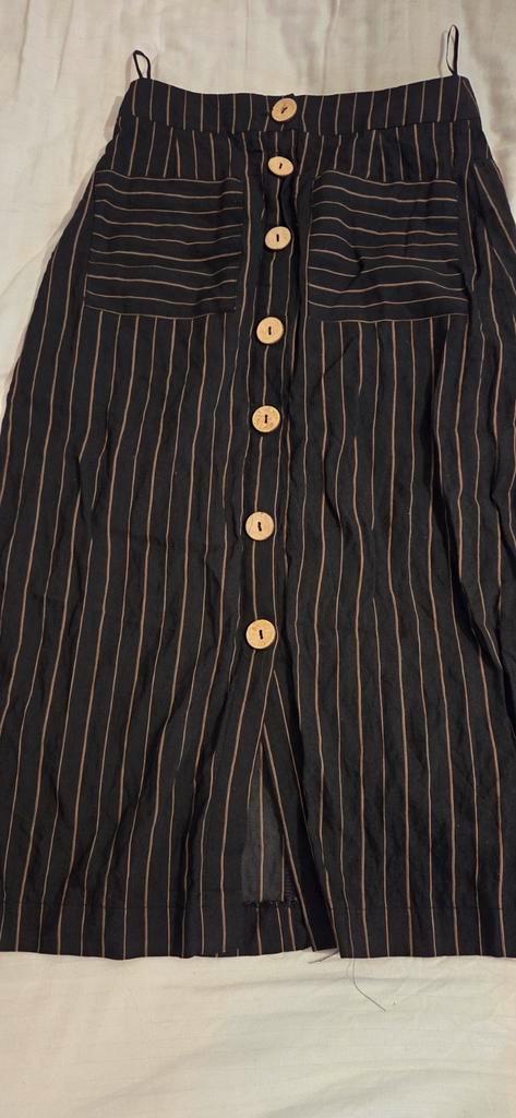 Zwarte gestreepte rok, Kleding | Dames, Rokken, Nieuw, Maat 34 (XS) of kleiner, Zwart, Knielengte, Ophalen of Verzenden
