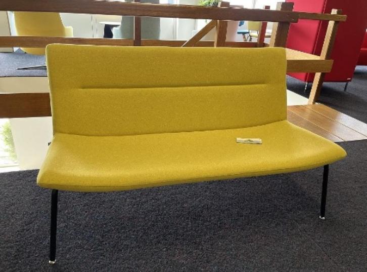 2-Zits bank Oslo, Showroommodel, Kleur: ACT13 Geel, Huis en Inrichting, Banken | Sofa's en Chaises Longues, Nieuw, Tweepersoons