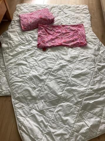 Peuterdekbed met leuke hoes beschikbaar voor biedingen