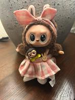 Labubu met kleren en schoenen aan, Verzamelen, Ophalen of Verzenden, Zo goed als nieuw