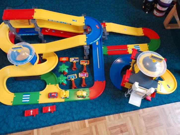 Grote speelgoed garage autobaan auto racebaan model kind, Kinderen en Baby's, Speelgoed | Racebanen, Gebruikt, Racebaan, Handmatig