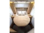 Adria Matrix Plus 670 SC QUEENSBED + HEFBED LUCHTVERING, Caravans en Kamperen, Campers, 7 tot 8 meter, Bedrijf, Adria, Tot en met 4