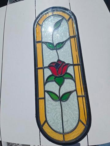 Prachtig antiek ovaal Glas in Lood raam met bloemendecor €79 beschikbaar voor biedingen