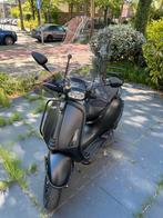 Vespa Sprint Notte 2021 incl. Accessoires + 2 helmen, Fietsen en Brommers, Scooters | Vespa, Vespa S, Ophalen of Verzenden, Zo goed als nieuw