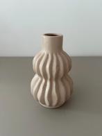 VASELINEA – De sculpturale design vaas, Verzenden
