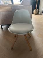 Leuke kinderstoel - perfect voor de kleintjes!, Ophalen, Wit, Zo goed als nieuw, Eén