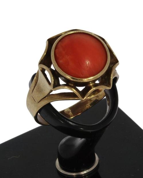 Gouden Vintage dames ring met cabochon geslepen bloedkoraal, Sieraden, Tassen en Uiterlijk, Antieke sieraden, Ring, Goud, Met edelsteen