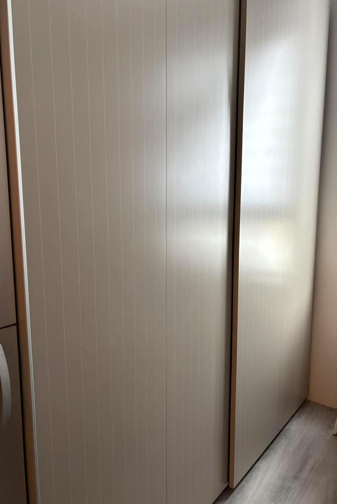 2 Ikea schuifdeuren voor Pax kast (gratis kasten bij aankoop, Huis en Inrichting, Kasten | Kledingkasten, Gebruikt, 200 cm of meer