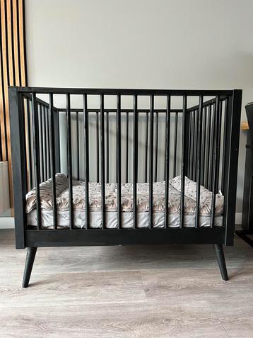 Baby box 78x98x88 beschikbaar voor biedingen