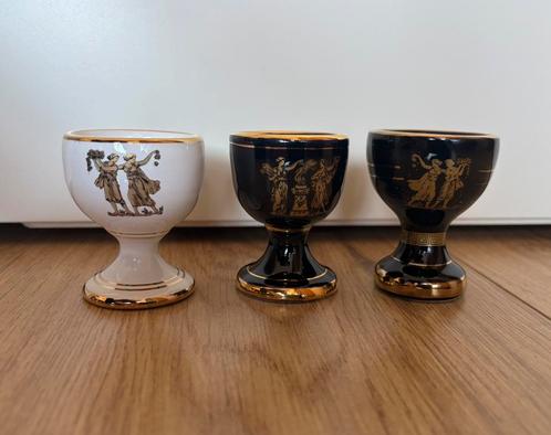 Handgemaakte eierdopjes Zwart met gouden opdruk 3 stuks, Antiek en Kunst, Antiek | Keramiek en Aardewerk, Ophalen