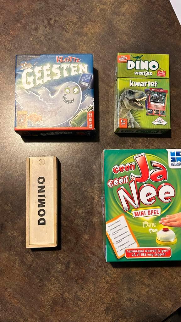 Spellenpakket: Vlotte Geesten, Dino Kwartet, Domino, Ja Nee, Hobby en Vrije tijd, Gezelschapsspellen | Bordspellen, Zo goed als nieuw