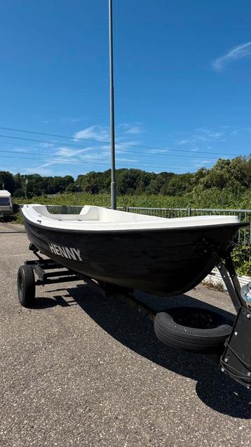 3.8m black Sloep with Trailer - quick sale beschikbaar voor biedingen