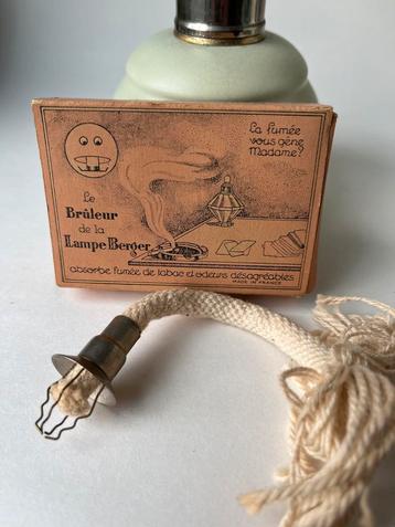 Oud doosje met nieuw lont voor Lampe Berger beschikbaar voor biedingen