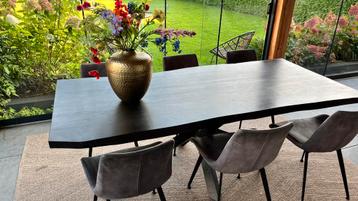 Prachtige zwart eiken boomstam eettafel, spinpoot 220 x 100 beschikbaar voor biedingen