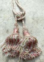 2 Vintage roze wit gordijnkoord embrasse met flosjes (F8), Minder dan 50 cm, Gebruikt, Overige kleuren, Ophalen of Verzenden