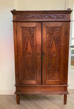 Antieke kast van massief hout met florale motieven, Antiek en Kunst, Ophalen