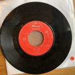 Lesley Gore - She's a fool / The old crowd, Pop, Ophalen of Verzenden, 7 inch, Single