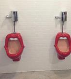 Kisses urinoir bathroom mania per stuk, 2 aanwezig, Ophalen, Zo goed als nieuw, Steen, Toilet
