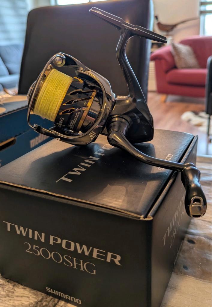 Shimano Twinpower FD 2500SHG Molen te koop, Watersport en Boten, Hengelsport | Roofvissen, Zo goed als nieuw, Molen, Ophalen of Verzenden