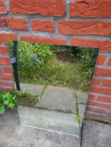 Badkamer spiegel beschikbaar voor biedingen