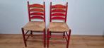 2 rode houten stoelen met rieten zitting, Huis en Inrichting, Stoelen, Ophalen, Gebruikt, Rood