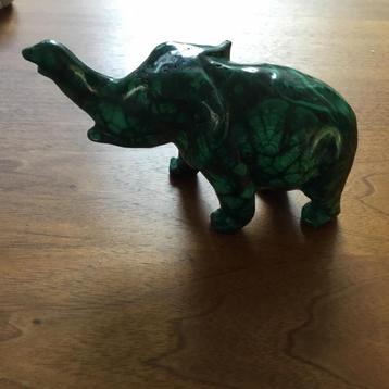Malachiet olifant, middelgroot beschikbaar voor biedingen