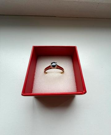 14 karaats gouden ring met saffier en diamanten beschikbaar voor biedingen