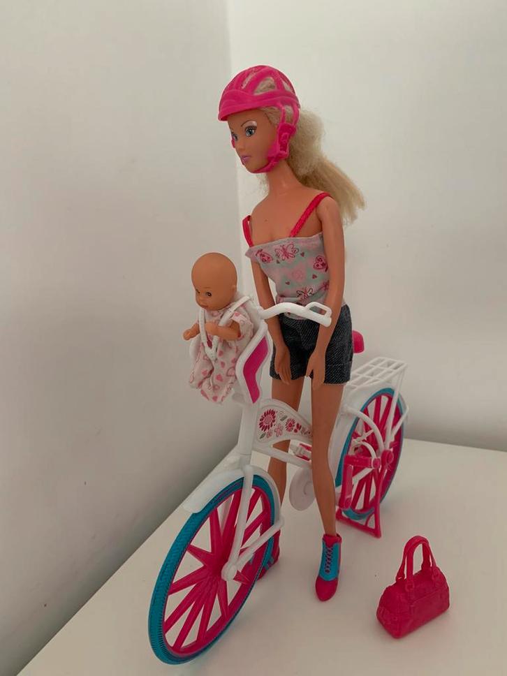 Steffi love pop op fiets met baby, Kinderen en Baby's, Speelgoed | Poppen, Zo goed als nieuw, Overige typen, Ophalen