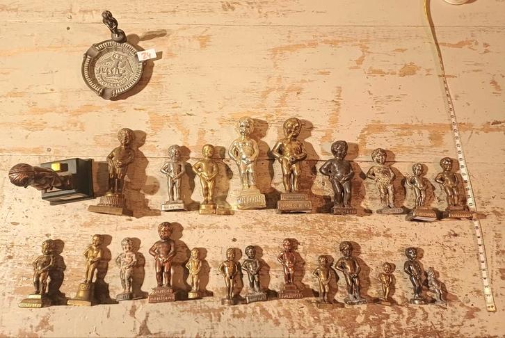 Manneke Pis Verzameling - 24 Stuks, Verzamelen, Beelden en Beeldjes, Ophalen of Verzenden