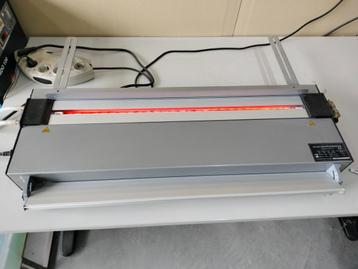Acryl buigmachine beschikbaar voor biedingen