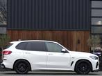 BMW X5 45e 394PK X-drive / M-Sport Pro Individual / B&W / 36, Auto's, BMW, Gebruikt, 394 pk, Met garantie (alle), Wit