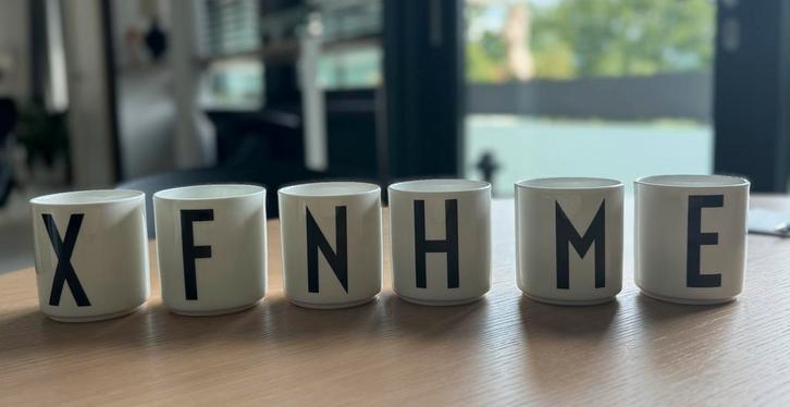 6x Design Letters Beker Arne Jacobsen, Huis en Inrichting, Keuken | Servies, Zo goed als nieuw, Overige typen, Effen, Porselein