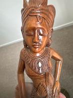 Balinees houtsnijwerk - Knielende vrouw - 20cm, Ophalen of Verzenden, Gebruikt