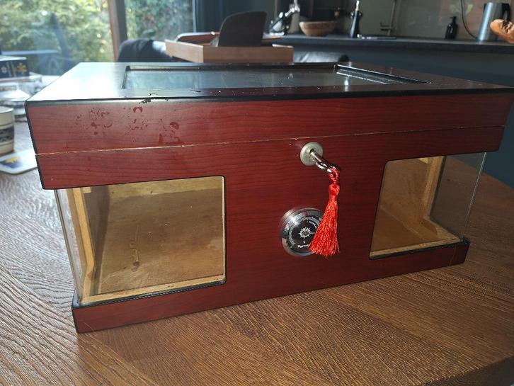 prachtige humidor voor ca 100 sigaren met toebehoren, Verzamelen, Rookartikelen, Aanstekers en Luciferdoosjes, Gebruikt, Tabaksdoos of Verpakking