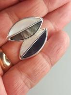 Vintage 1980 parelmoer design oorbellen, Sieraden, Tassen en Uiterlijk, Ophalen of Verzenden, Zo goed als nieuw, Overige materialen