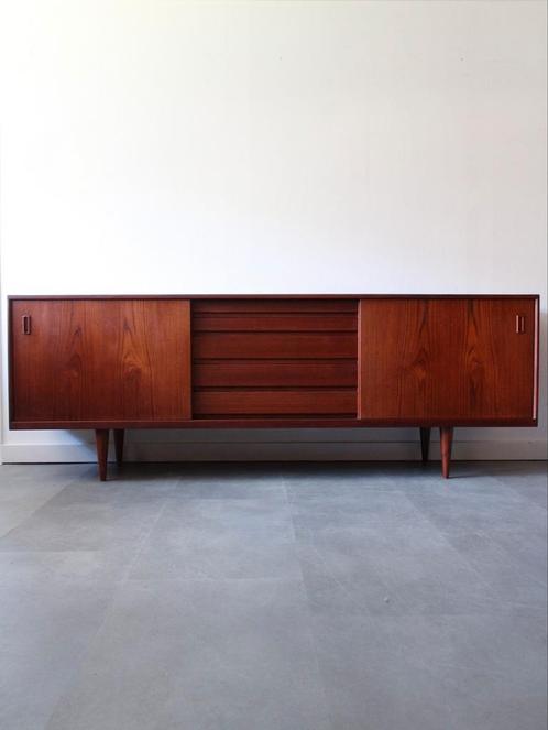 Vintage Deens dressoir in teak van 227 cm, Huis en Inrichting, Kasten | Dressoirs, Zo goed als nieuw, 200 cm of meer, 25 tot 50 cm