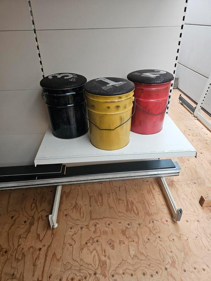 Leuke tonnetjes als zitmeubel of decoratie, Huis en Inrichting, Stoelen, Eén, Metaal, Zwart, Ophalen