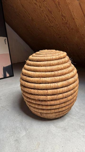 Bijenkorf mand  beschikbaar voor biedingen