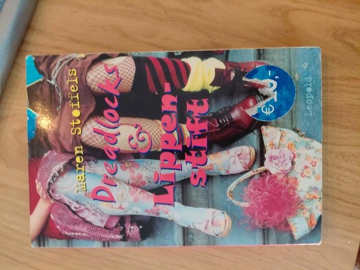 Maren Stoffels - Dreadlocks & Lippenstift, Boeken, Kinderboeken | Jeugd | 10 tot 12 jaar, Zo goed als nieuw, Ophalen of Verzenden